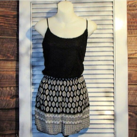 NWOT Three Pink Hearts Med Lace Romper - Picture 1 of 12